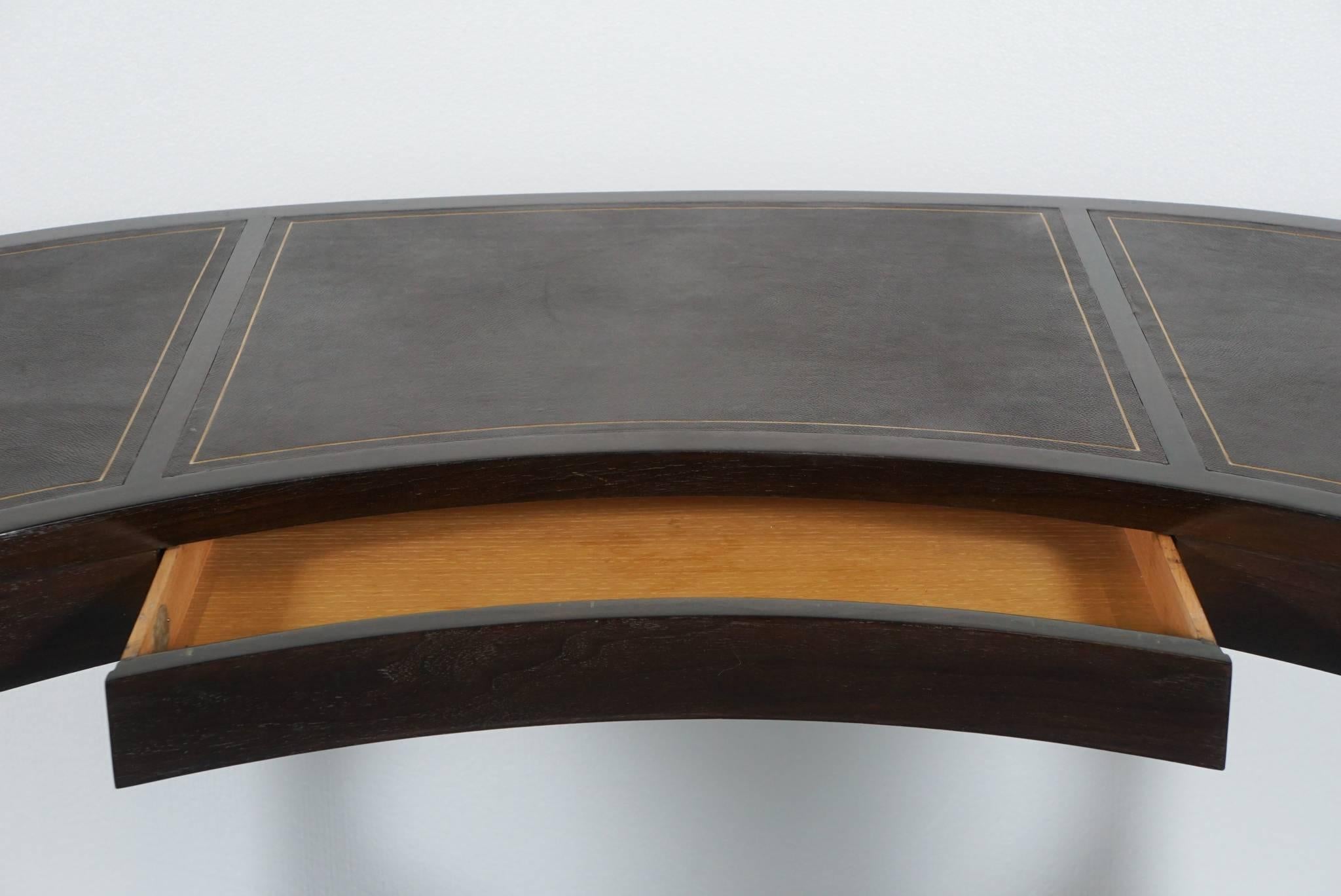 Baker Writing Desk with Leather Top For Sale 1