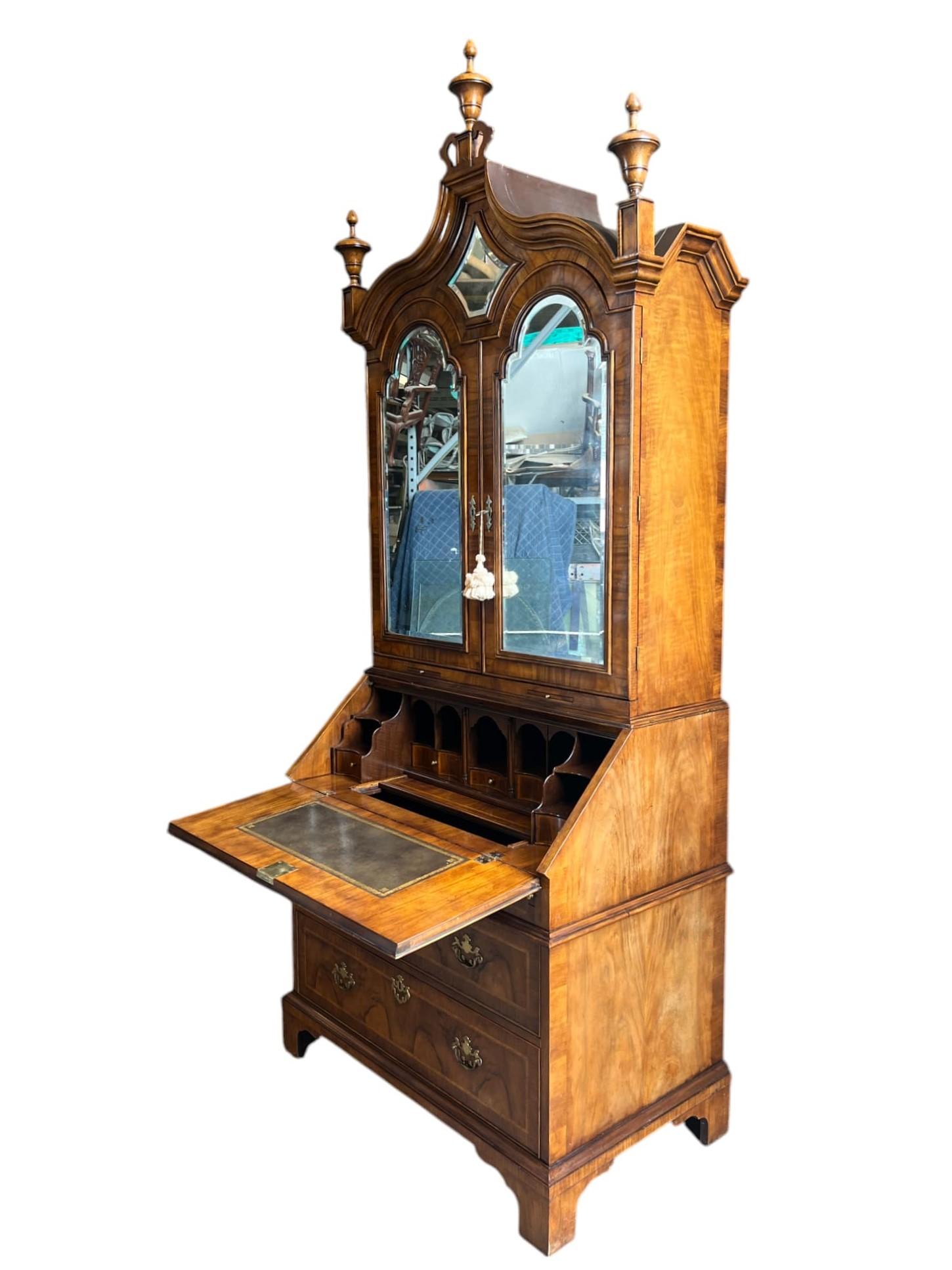 Fatto a mano Collection'S Stately Home di Baker, Mobile da ufficio Queen Anne in vendita