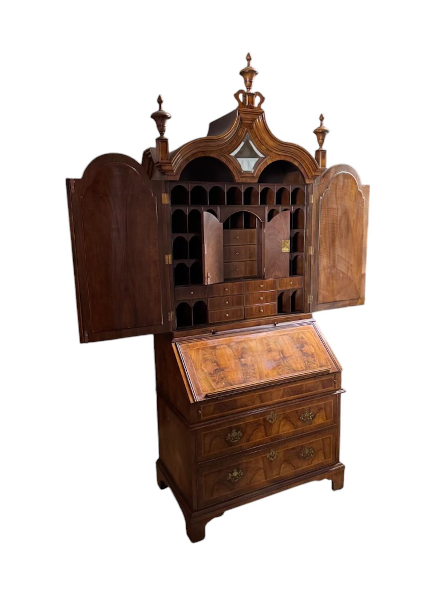 Fine XX secolo Collection'S Stately Home di Baker, Mobile da ufficio Queen Anne in vendita