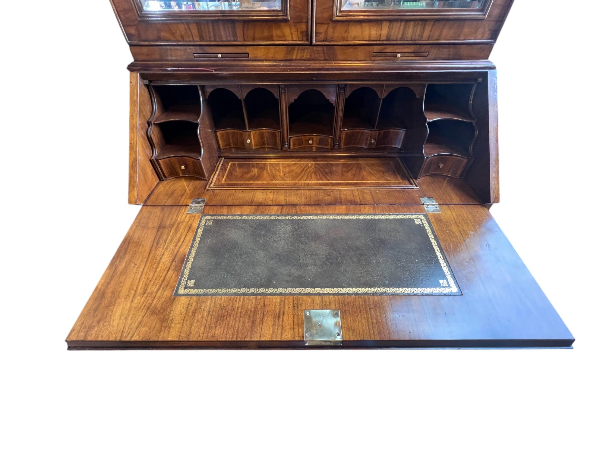 Collection'S Stately Home di Baker, Mobile da ufficio Queen Anne in vendita 1