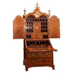 Colección Baker's Stately Home, Armario Queen Ann Bureau