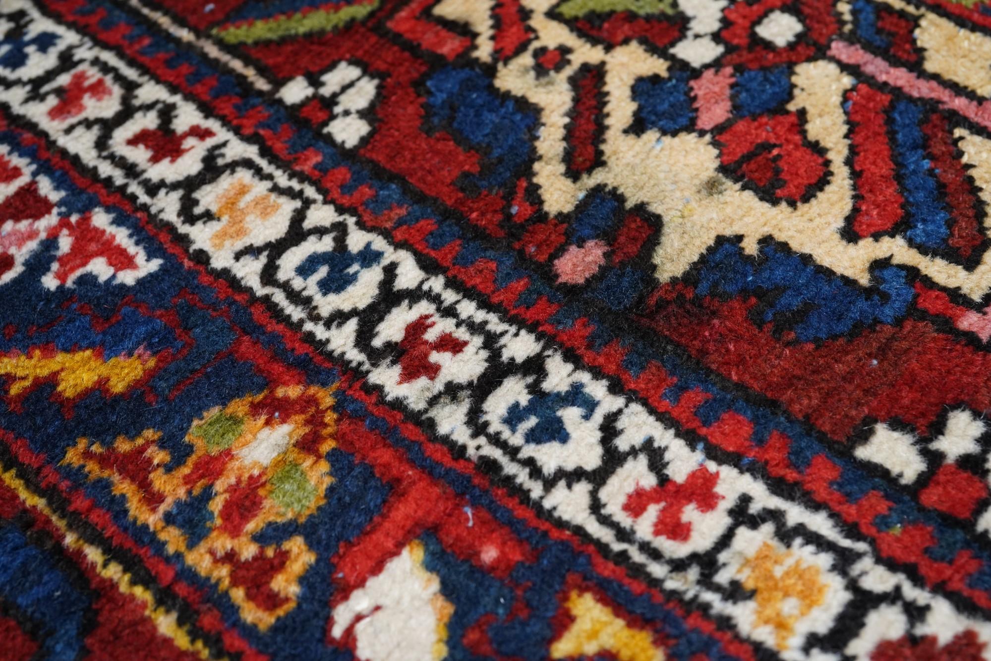 Bakhtiari Rug In Excellent Condition For Sale In New York, NY