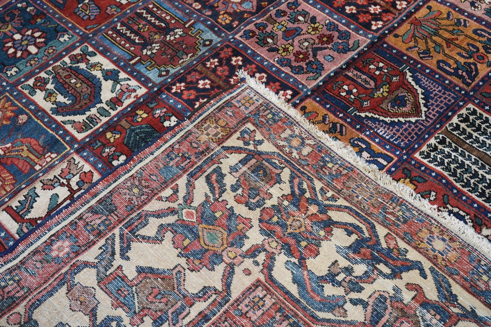 Antique Bakhtiari Rug 9'6'' x 13'0'' For Sale 5