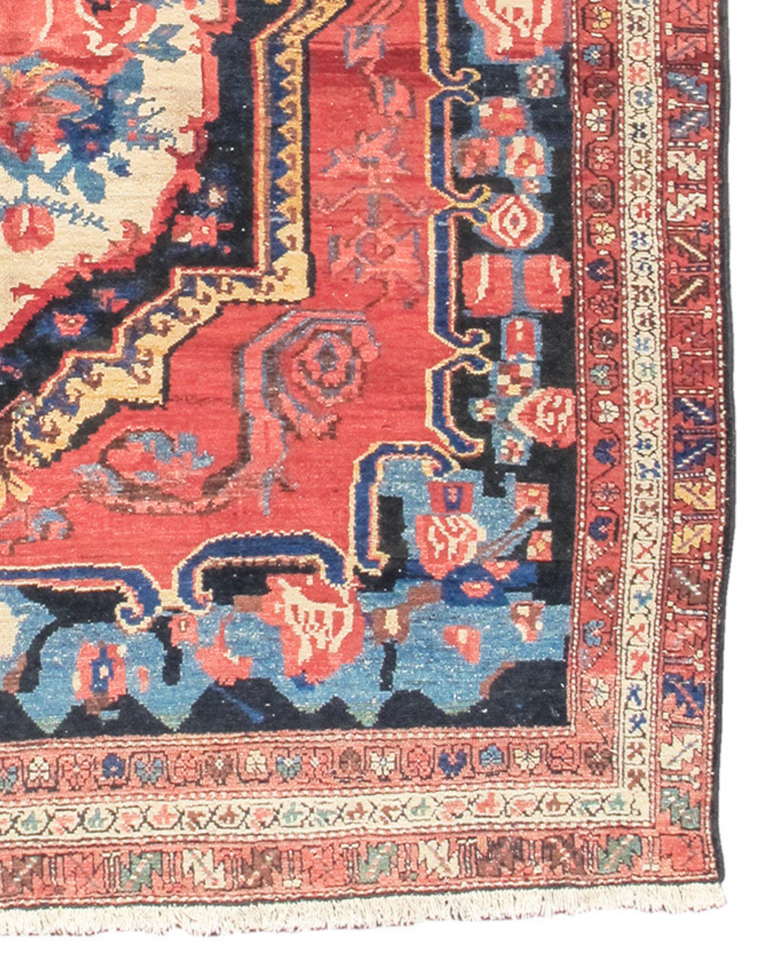 Bakhtiari Rug, Early 20th Century In Excellent Condition For Sale In San Francisco, CA