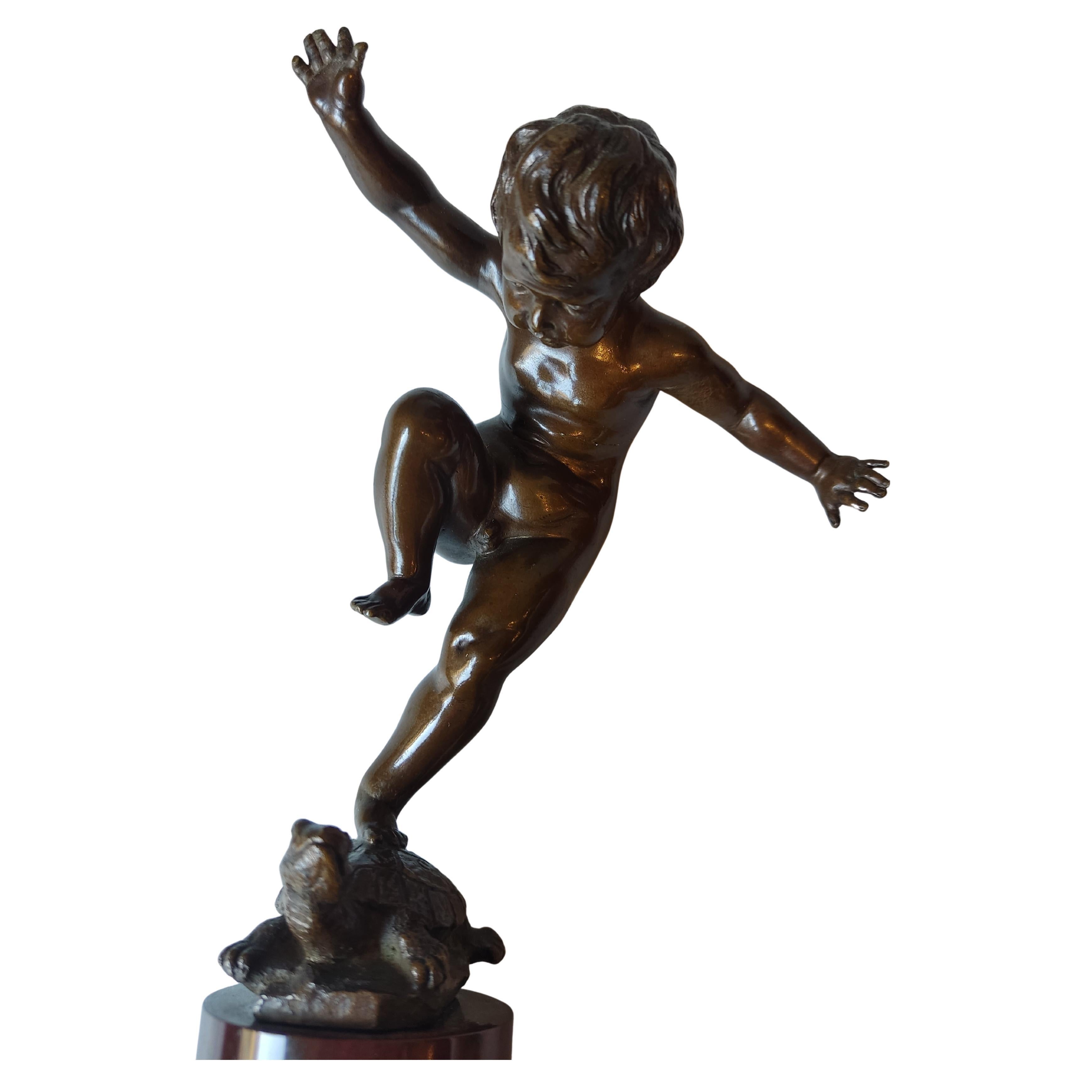 Otto Geyer (1843 Berlino - 1914 Berlino)

BALANCEAKT (Ragazzo in equilibrio su una tartaruga)

Bronzo su base di marmo

Altezza con base: 18,5 cm