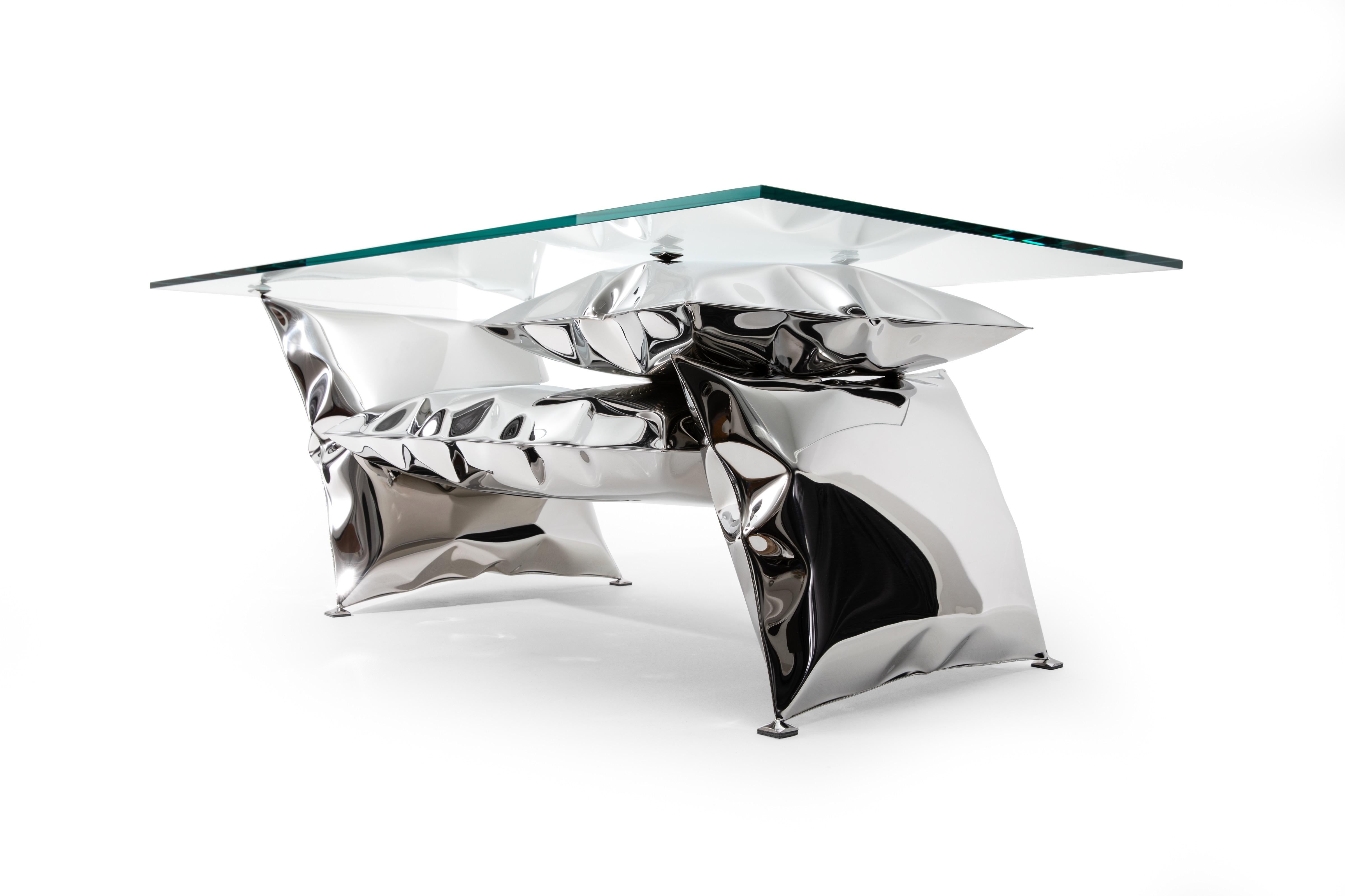 Postmoderne Table basse 'Balance' en métal gonflé, acier inoxydable et verre en vente