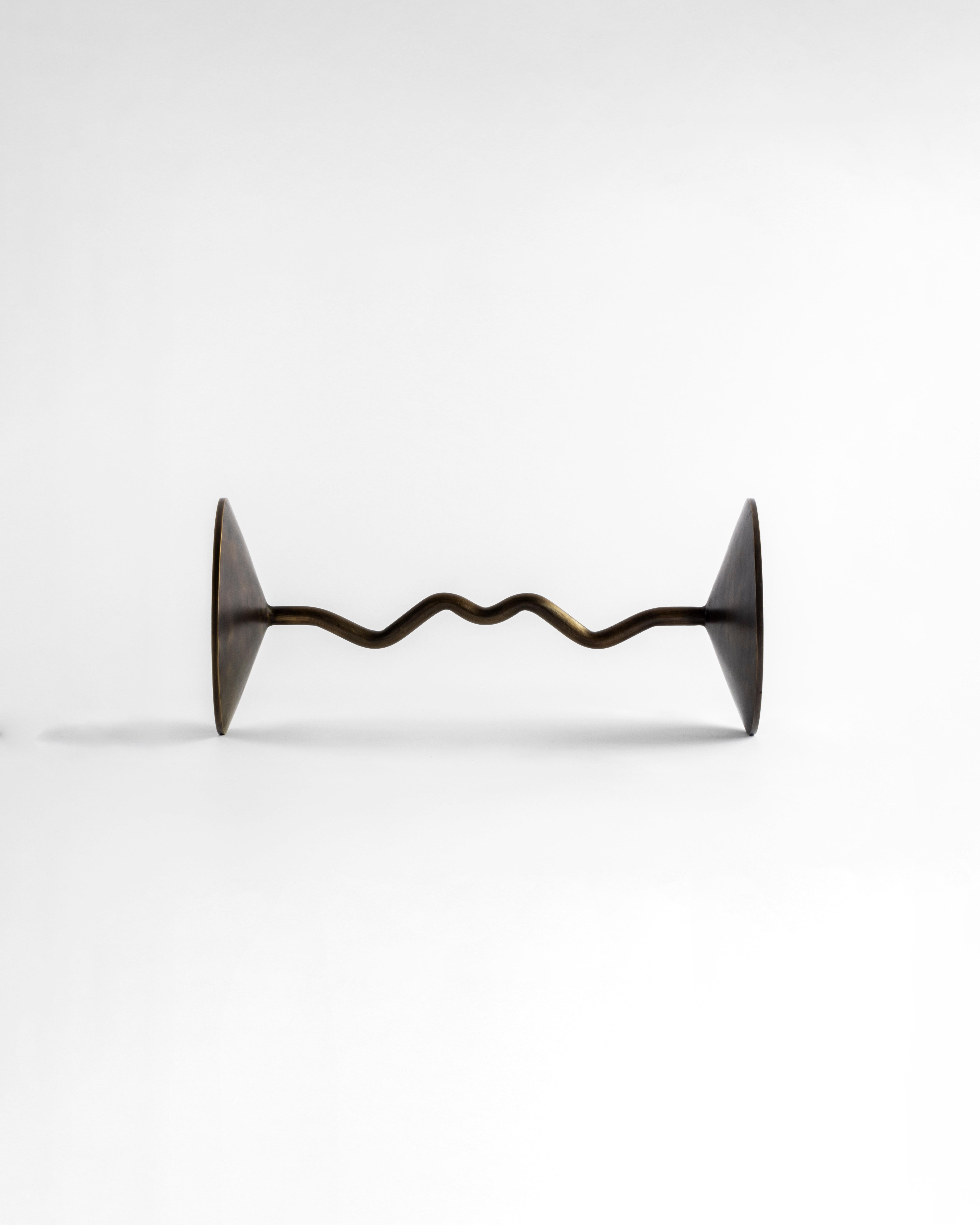 Balance - Taburete artesanal de bronce bruñido, Barbell, Mesa auxiliar en Nuevo estado para la venta en Roma, IT