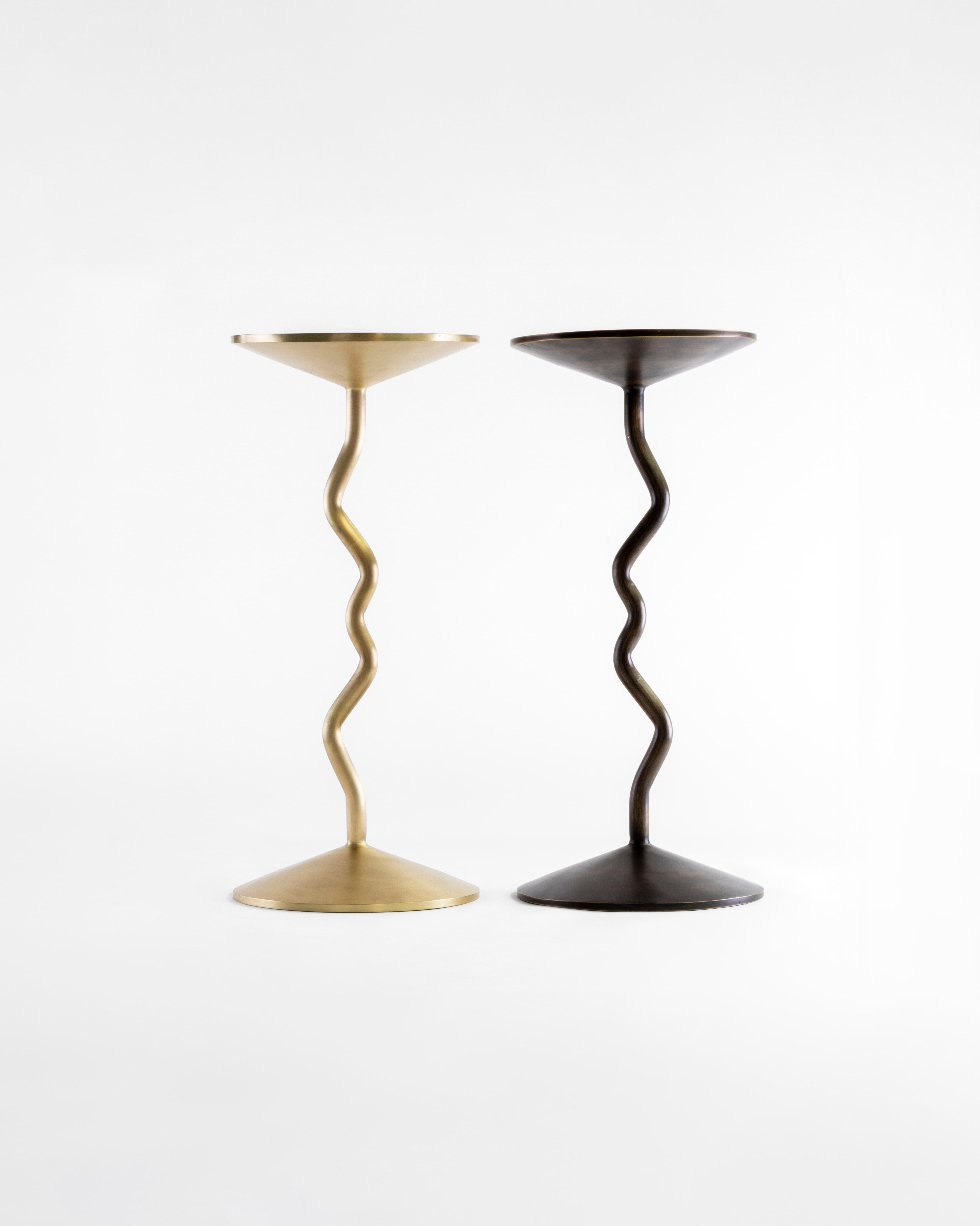 Balance - Taburete artesanal de bronce bruñido, Barbell, Mesa auxiliar Contemporáneo en venta