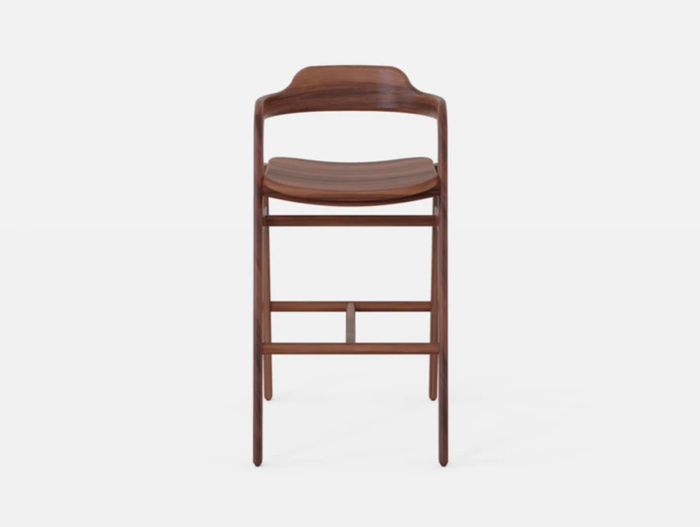 Chaise haute Balance de Sebastián Angeles
Matériau : Noyer
Dimensions : L 45 x P 40 x 100 cm
Également disponible : Autres couleurs disponibles.

L'amour des processus, les propriétés des matériaux, les détails et les concepts font de Dorica Taller