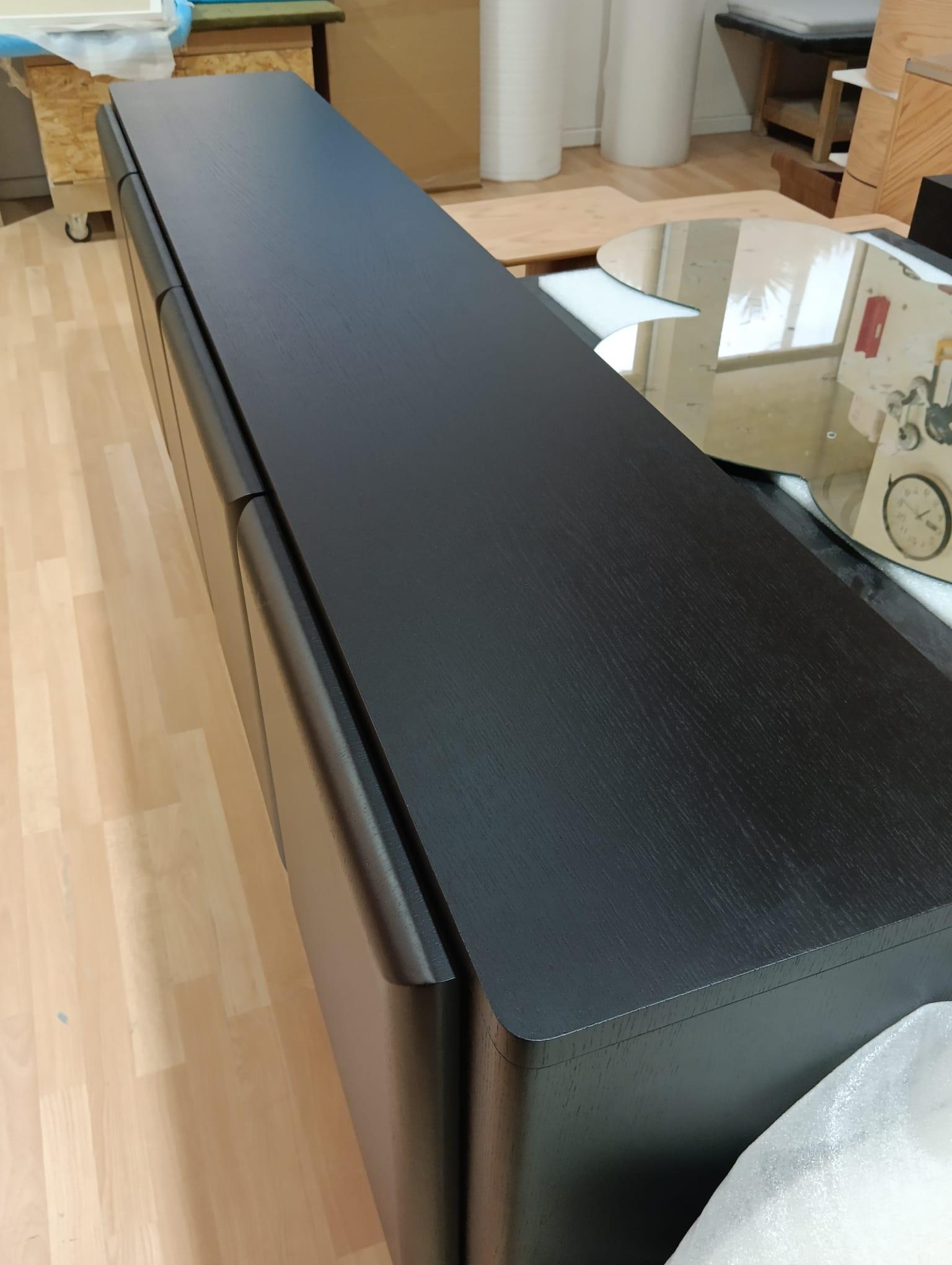 Balance on Order 146949142 Buffet with Curved Edges in Sleek Black Finish For Sale 2