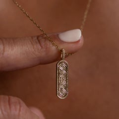 Balance Opal Charme in 14K Gold von Anastassia Sel Schmuck
