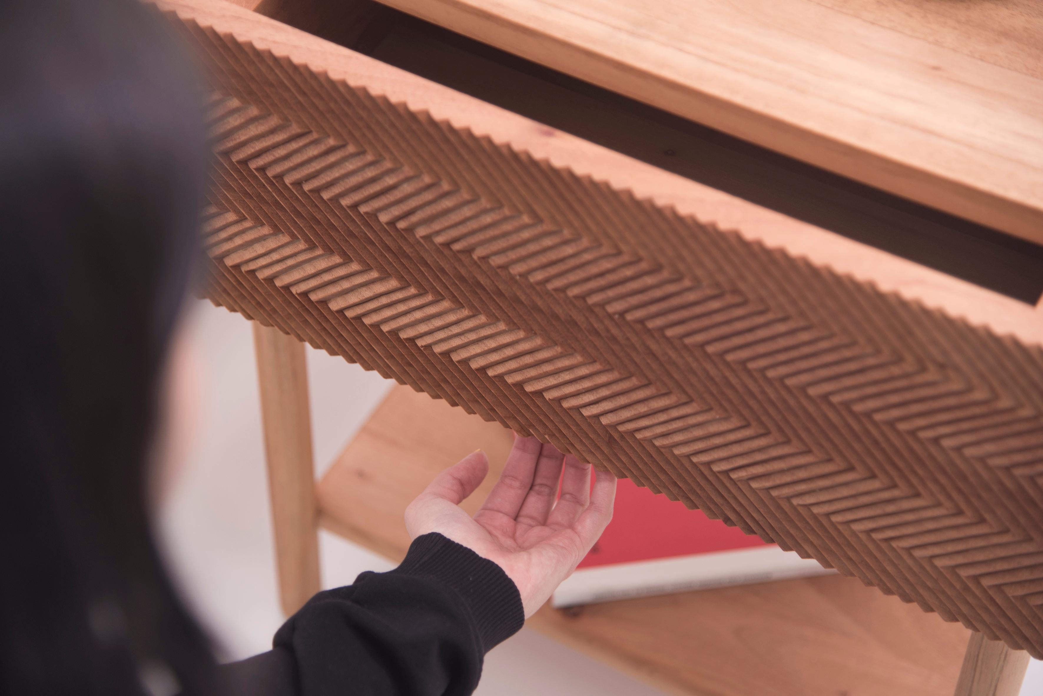 Balance sidebed table, its dynamic texture in motion, carved by hand with mastery hides the objects you treasure in a single drawer. The solid volume rests on four equilibrium points that form its solid cedar wood base.

Balance sidebed table is