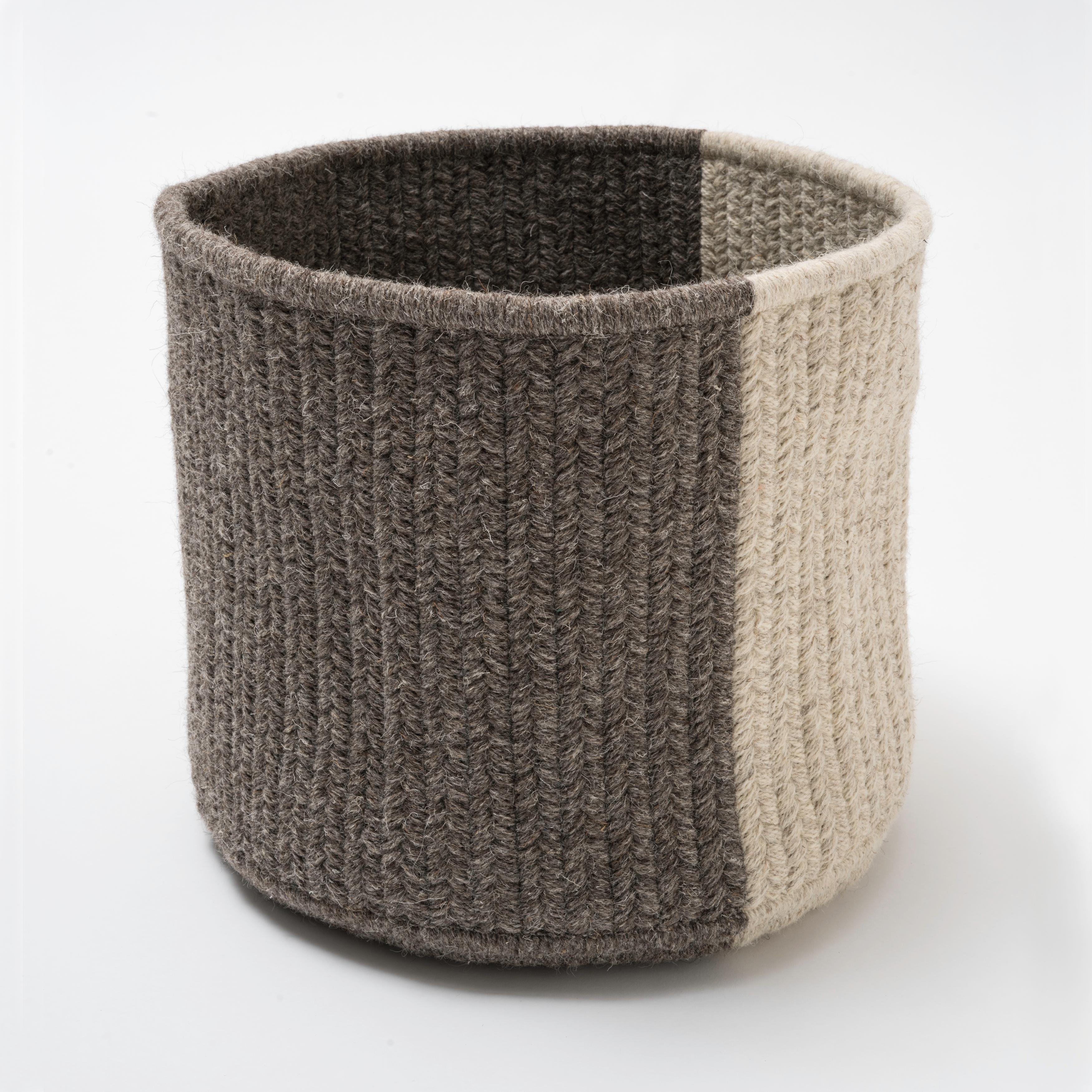 Balance Wool Basket in Light Grey and Cream Custom Woven in the USA (Wolle) im Angebot