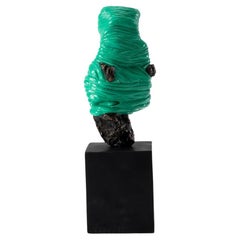The ephemeral balancing, sculpture contemporaine en bronze coulé, peinture verte