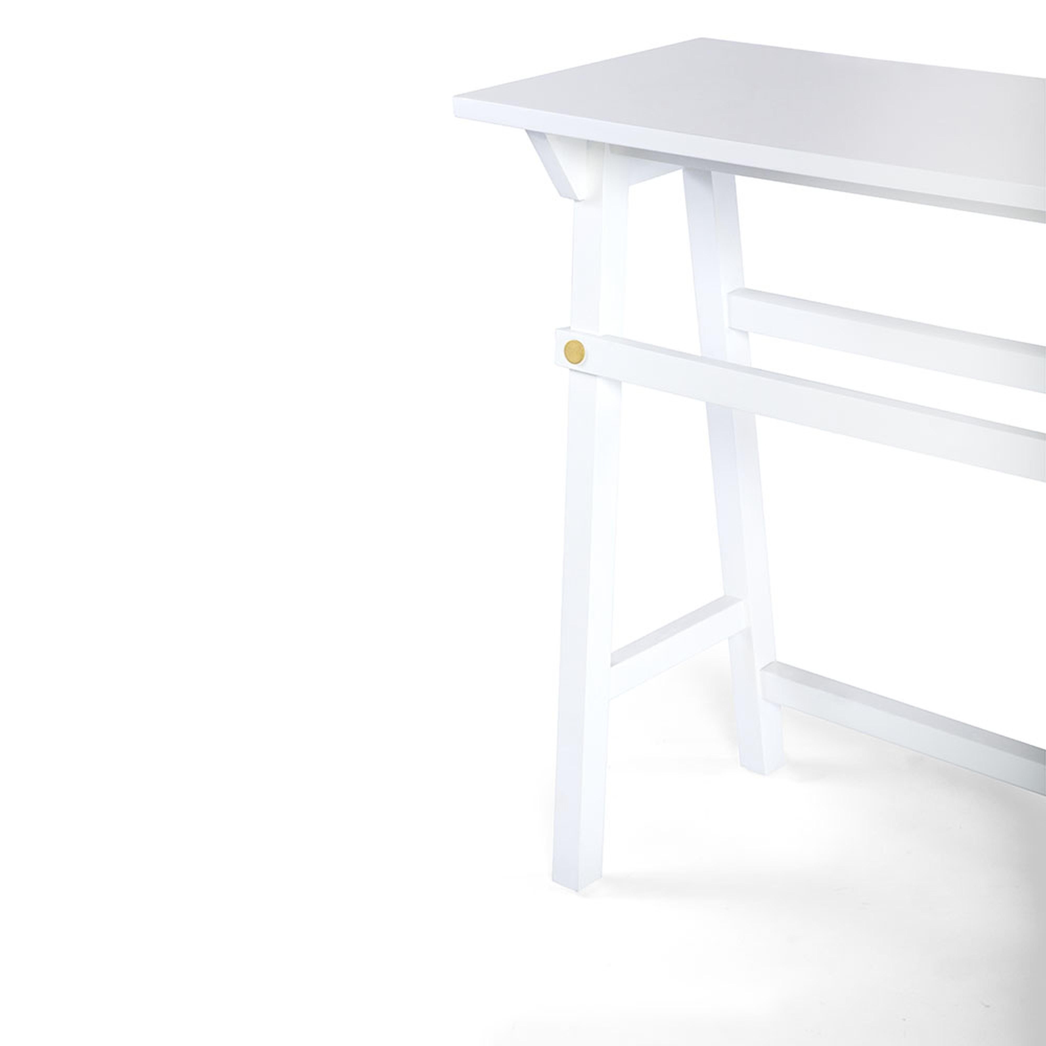 Modern Balboa Console in Lacquered Snow by Innova Luxuxy Group For Sale