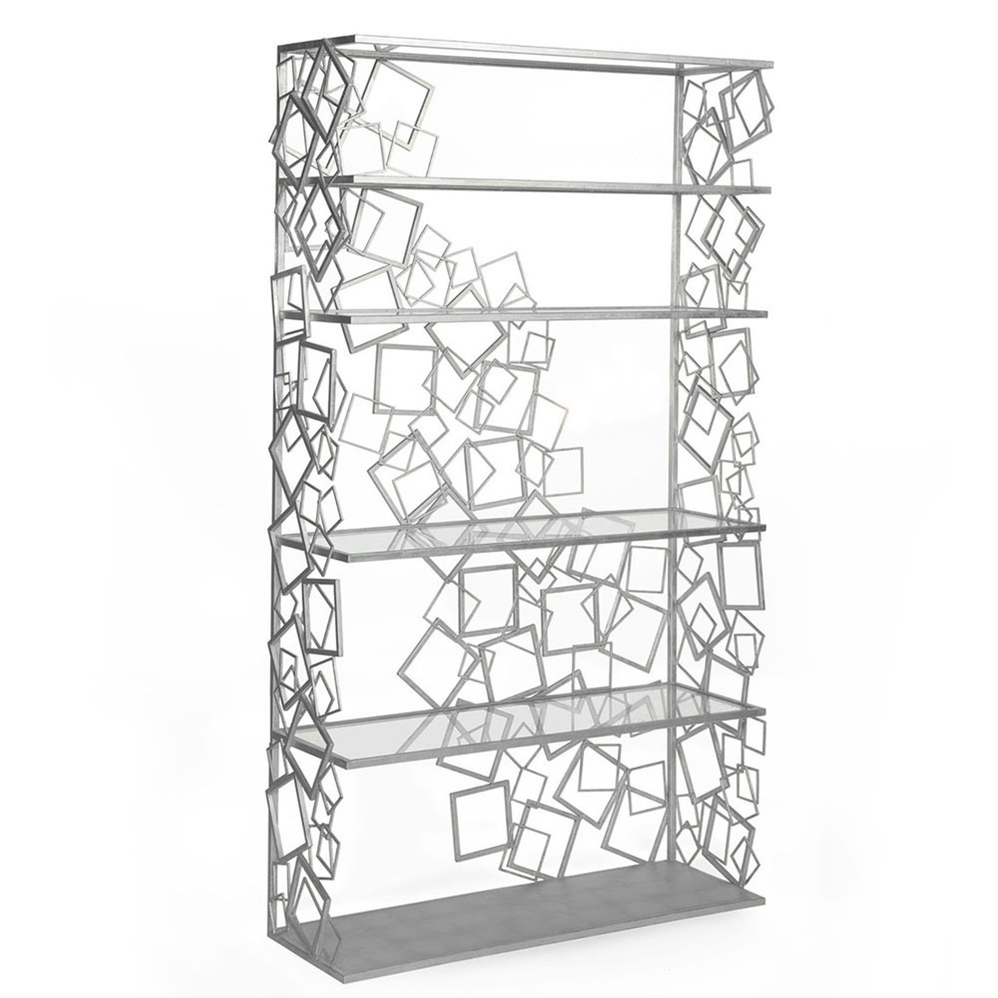 Die Balboa-Etagere ist ein extravagantes, von der Old Hollywood-Ära inspiriertes Stück, das Glamour und Raffinesse ausstrahlt. Dieses elegante Bücherregal besticht durch aufwändige Rahmendetails, atemberaubende Form, Funktionalität und Qualität. Das