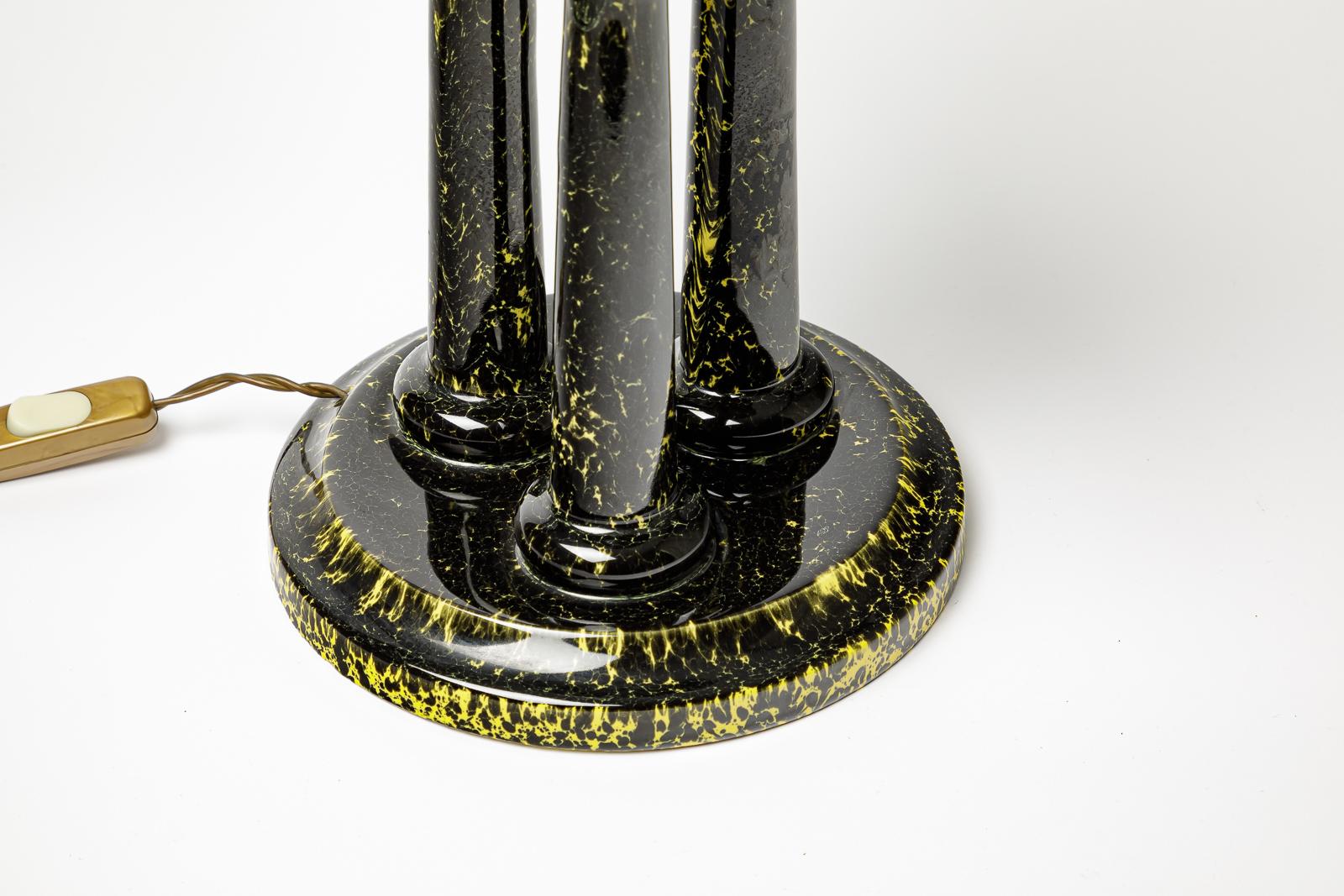 Français Lampe de table à colonnes en céramique noir et jaune du 20ème siècle par DC St Pair 1960 en vente