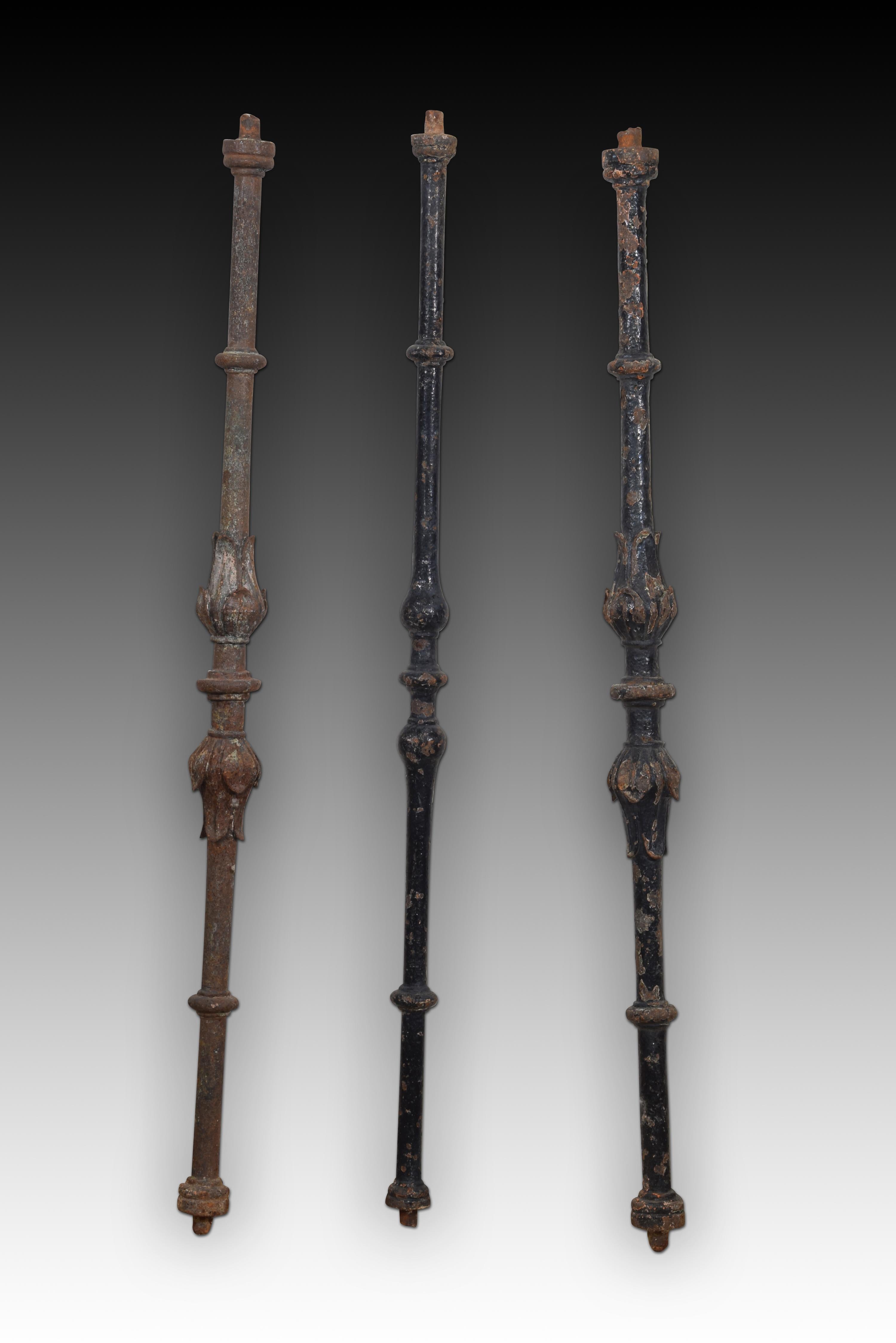 Balcony baluster. Wrought iron. XVII century. 
Balcony railing or baluster made of wrought iron and decorated with discs, moldings and a composition in the center of two facing vase shapes (some enhanced with plant elements) and separated by another