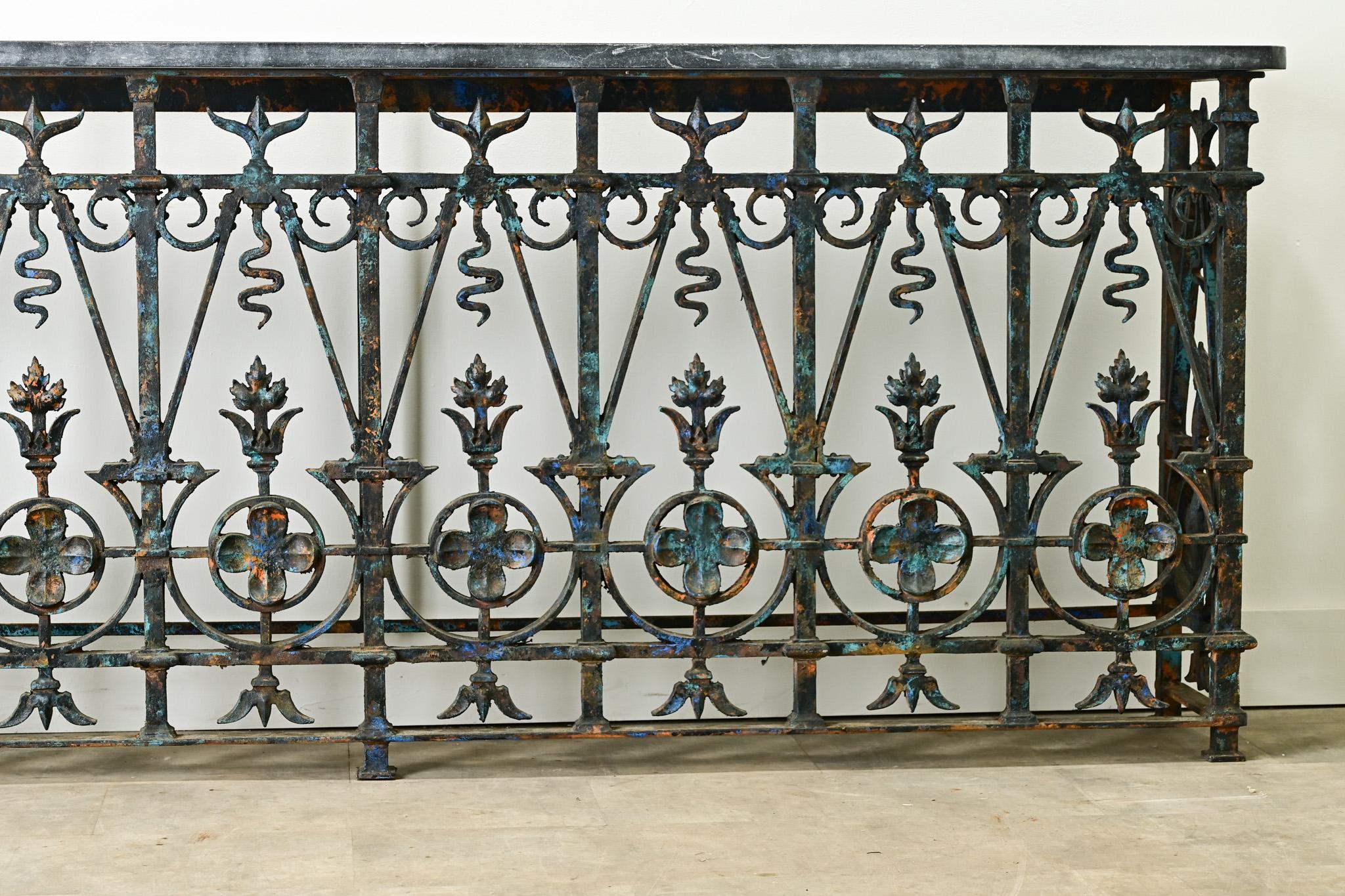 Fait main Console de balcon avec plateau en pierre bleue belge