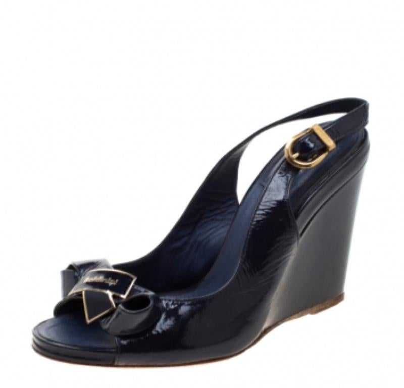 Baldinini Blaue Sandalen mit Keilriemen und Knöchelriemen aus Lederschleife Größe 37 im Zustand „Gut“ im Angebot in Dubai, Al Qouz 2