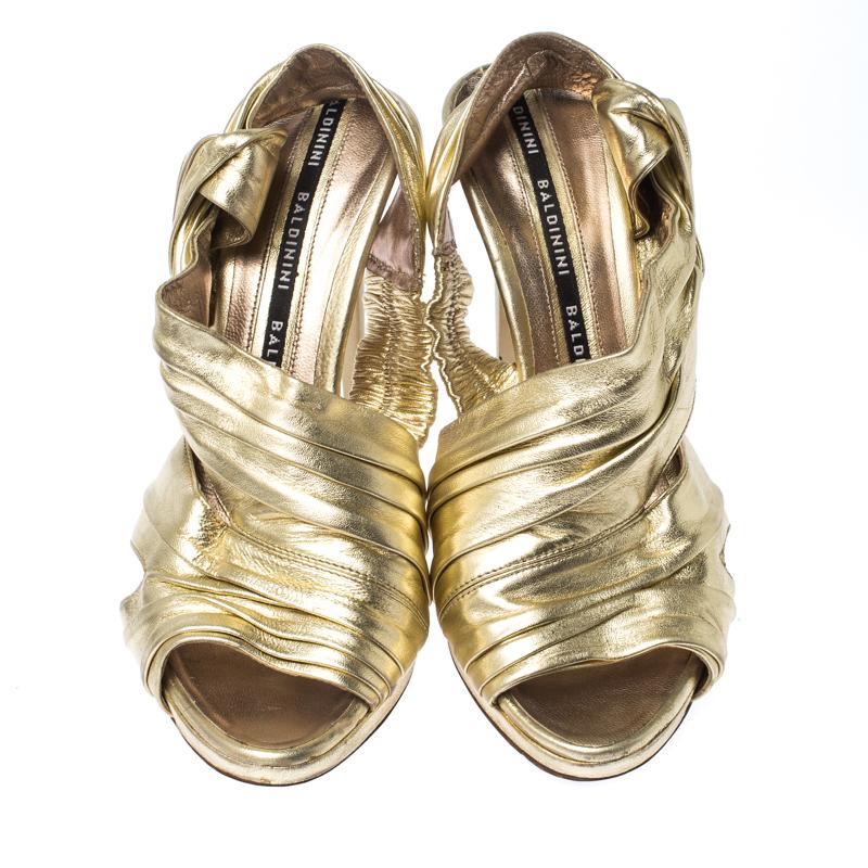 Or Baldinini - Sandales à bouts ouverts drapés en cuir doré métallisé, taille 38 en vente