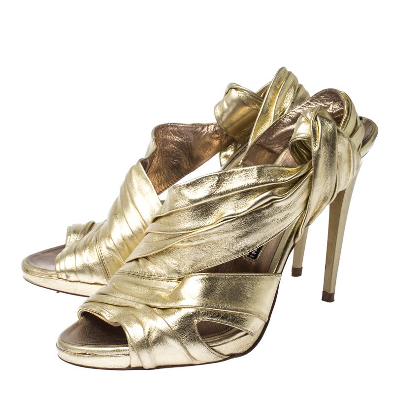 Baldinini Metallic Gold Leather Draped Peep Toe Sandals Size 38 In Good Condition For Sale In Dubai, Al Qouz 2