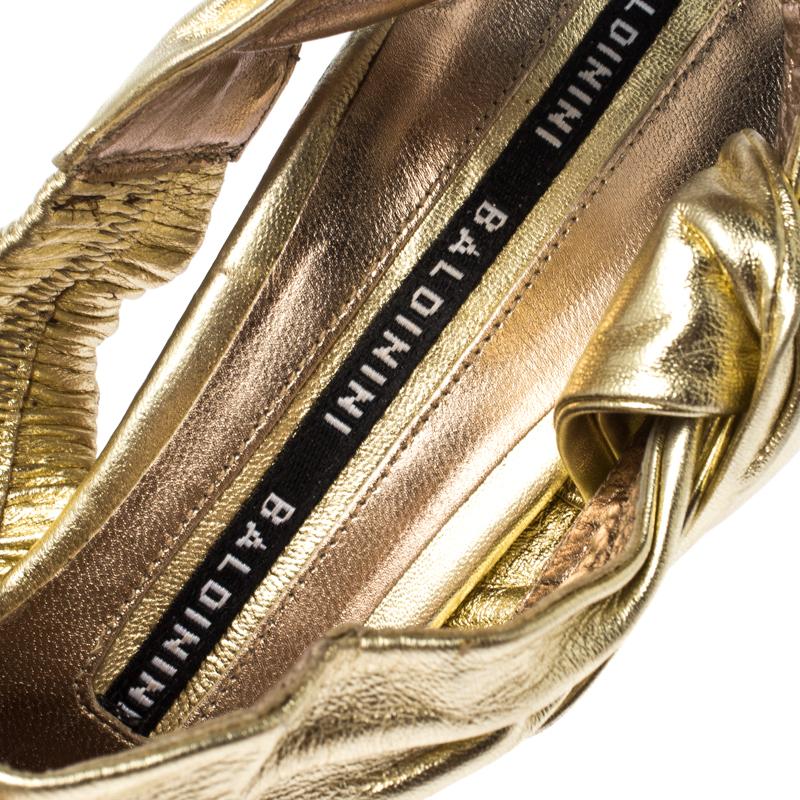 Baldinini - Sandales à bouts ouverts drapés en cuir doré métallisé, taille 38 en vente 1