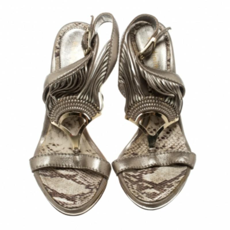 Baldinini Metallic Grau Riemchensandalen aus Leder Größe 36 Damen im Angebot