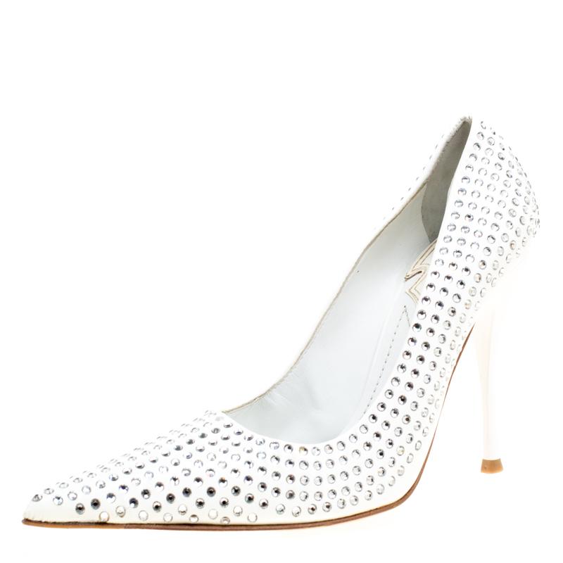 You'll find reasons to wear these gorgeous and exquisite pumps from Baldinini, that are all about elegance! These white pumps are crafted from patent leather and feature pointed toes. Theie exterior is beautifully embellished with crystals and the