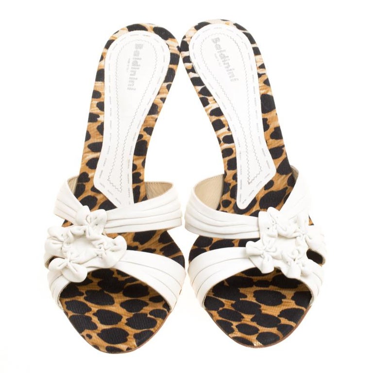 Baldinini White Pleated Leather Peep Toe Slides Size 36 For Sale at 1stDibs