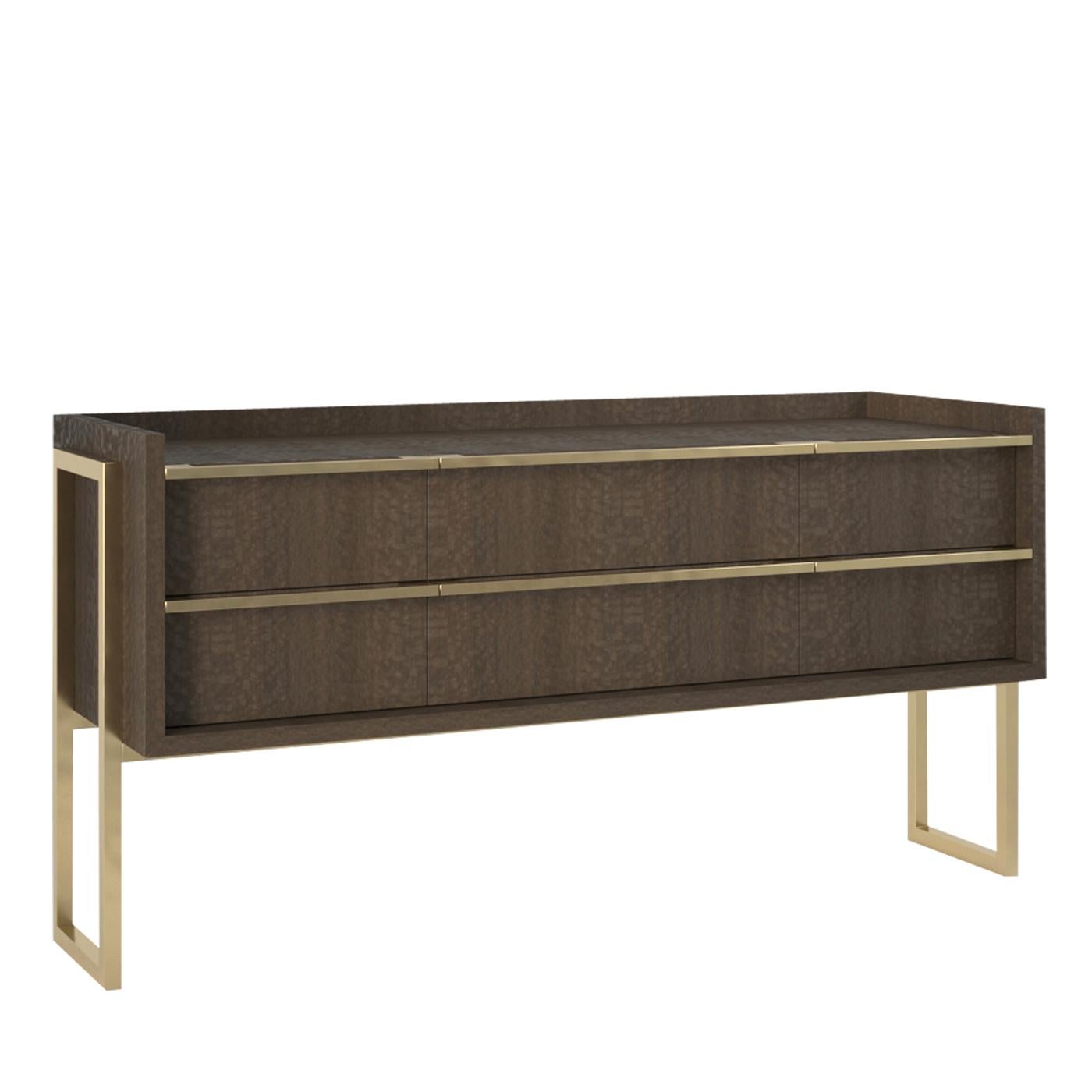 Sharp and straight lines define the design of this polished wooden dresser. The dark brown finish of its frame is absolutely predominant, contrasted only by brass-finished metal components such as the frame-shaped metal legs and the drawers' linear