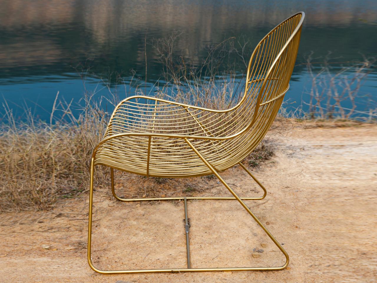For your days of endless lounging, whether with a book or a cocktail (make your pick), the Balena lounger adds that extra comfort to your guilty pleasures. Handcrafted with intricate wiring, this lounger spells comfort in every inch of its design.