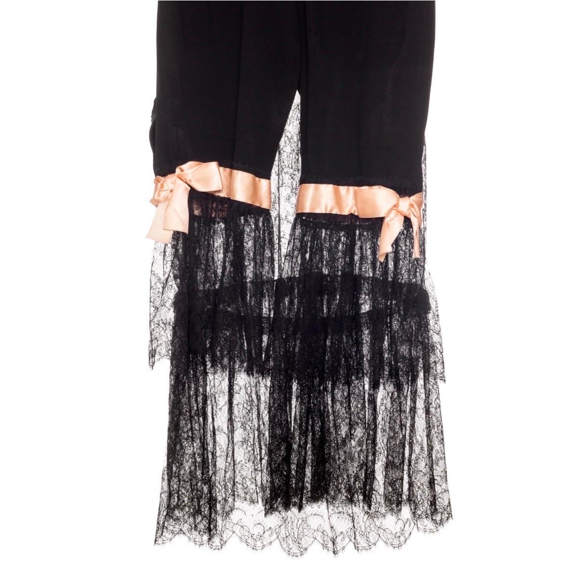 Balenciaga 1967 Haute Couture - Robe pantalon en dentelle Chantilly noire en vente 3