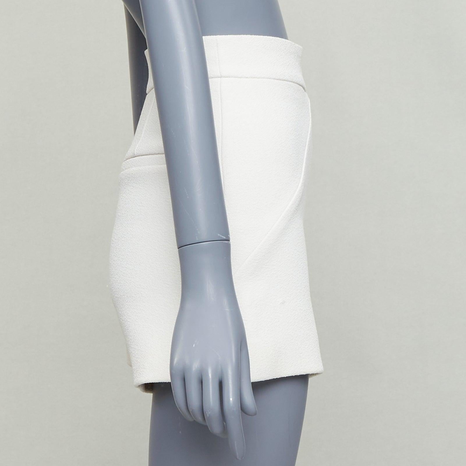 Balenciaga 2014 crema con pince diagonali plissettate sul retro mini shorts FR34 XS In condizioni discrete in vendita a Hong Kong, NT
