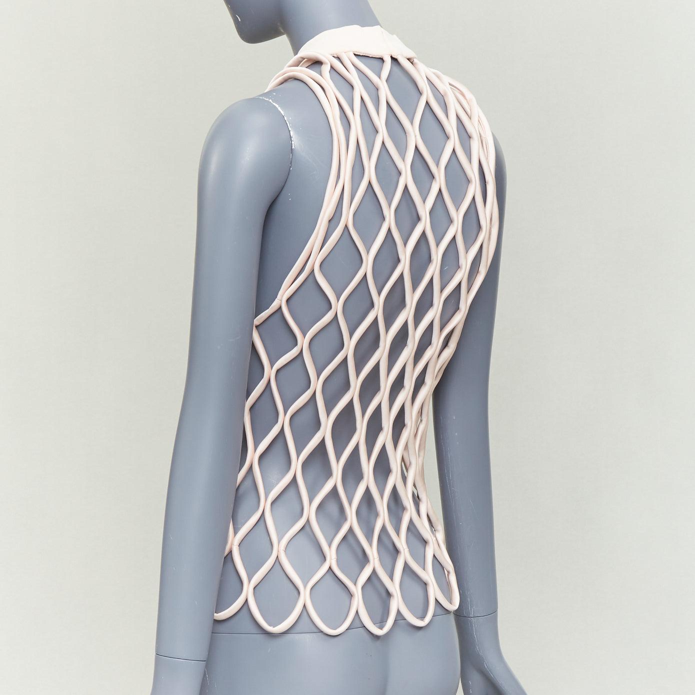 BALENCIAGA 2015 Laufsteg rosa Satin 3D Netz hochgeschlossenes Oberteil
Referenz: TGAS/F00238
Marke: Balenciaga
Designer: Alexander Wang
Collection: 2015 SS - Laufsteg
MATERIAL: Stoff
Farbe: Rosa, Nackt
Muster: Solide
Verschluss: Haken &