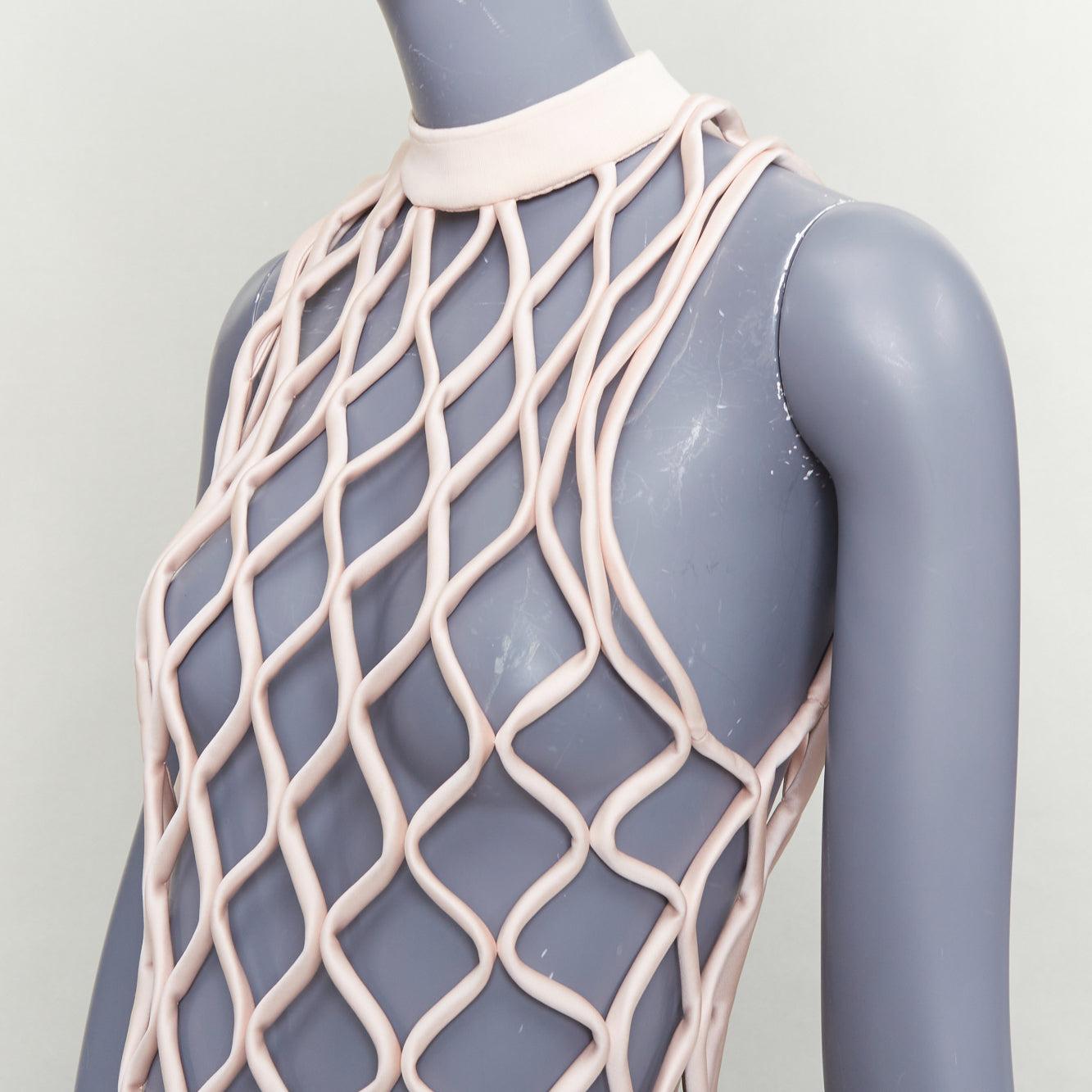 BALENCIAGA 2015 Laufsteg rosa Satin 3D Netz hochgeschlossenes Oberteil im Angebot 1