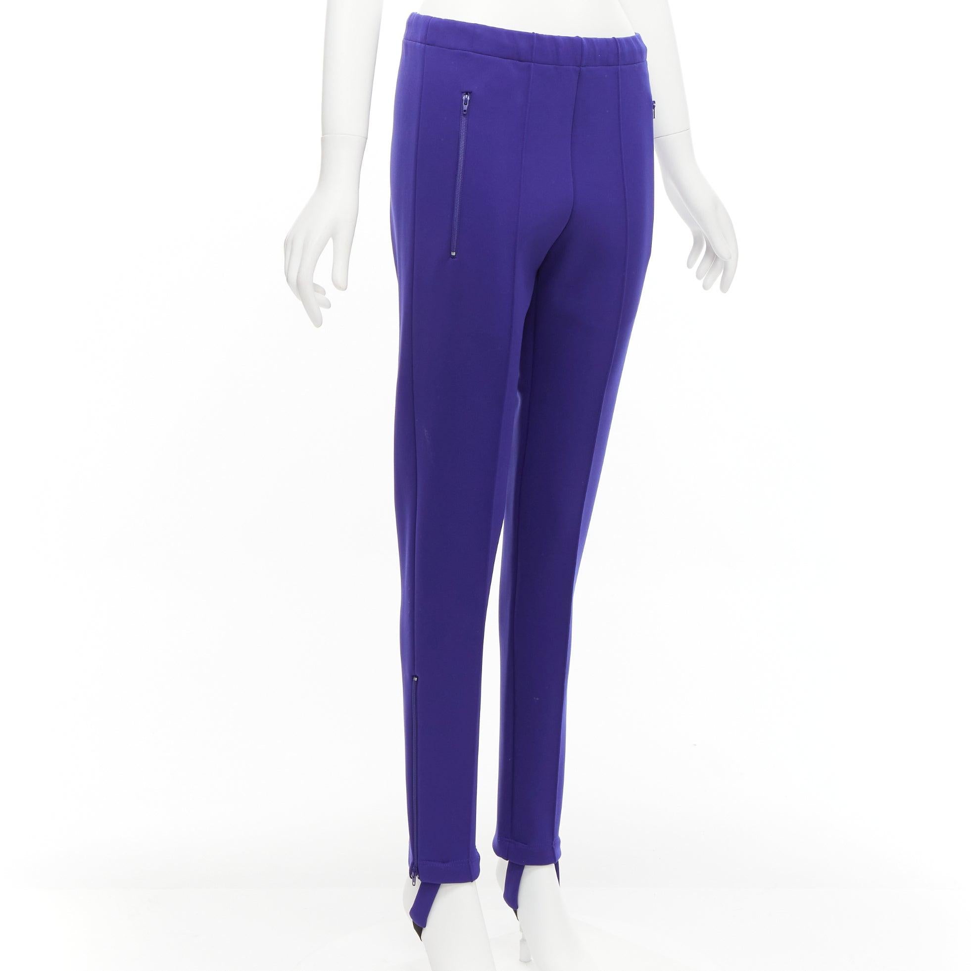 BALENCIAGA Pantalon de survêtement bleu cobalt avec poches zippées FR36 S, 2016
Référence : NKLL/A00058
Marque : Balenciaga
Designer : Demna
Collection : 2016
MATERIAL : Viscose, mélange
Couleur : Bleu
Motif : Solide
Fermeture : élastique
Détails