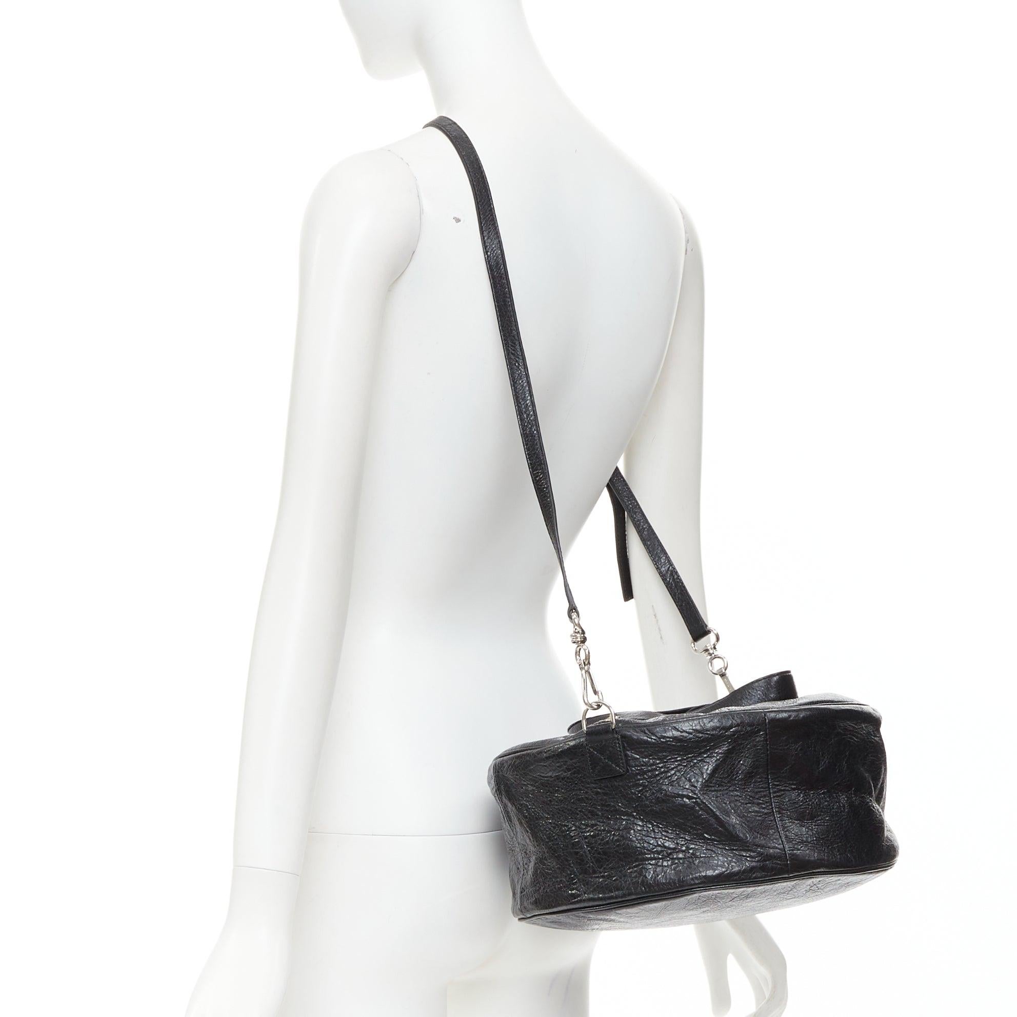 BALENCIAGA 2017 Arena Round Air S Hobo schwarz Leder Zylinder Crossbody Tasche
Referenz: ECLO/A00161
Marke: Balenciaga
Designer: Demna
Modell: Arena Runde Air S Hobo
Collection'S: SS2017
MATERIAL: Leder
Farbe: Schwarz, Gold
Muster: