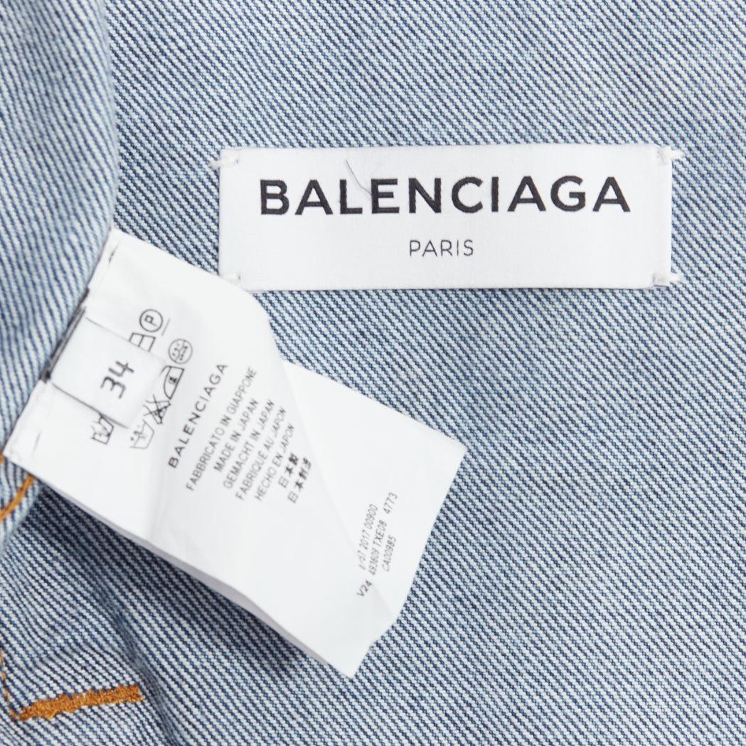 BALENCIAGA Veste surdimensionnée bleue en jean vieilli avec logo au dos FR34 XS, 2017 en vente 5