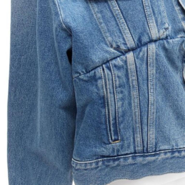 BALENCIAGA 2017 Runway blue denim Swing reconstructed cropped jacket FR36 S
Reference: NKLL/A00015
Brand: Balenciaga
Designer: Demna
Collection: 2017 - Runway
Material: Denim
Color: Blue
Pattern: Solid
Closure: Button
Made in: