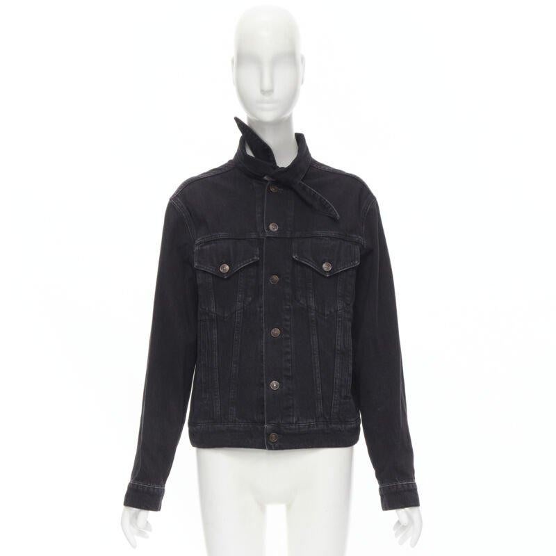 BALENCIAGA 2017 Giacca trucker in denim nero lavato con collo a sciarpa FR34 XS in vendita 6