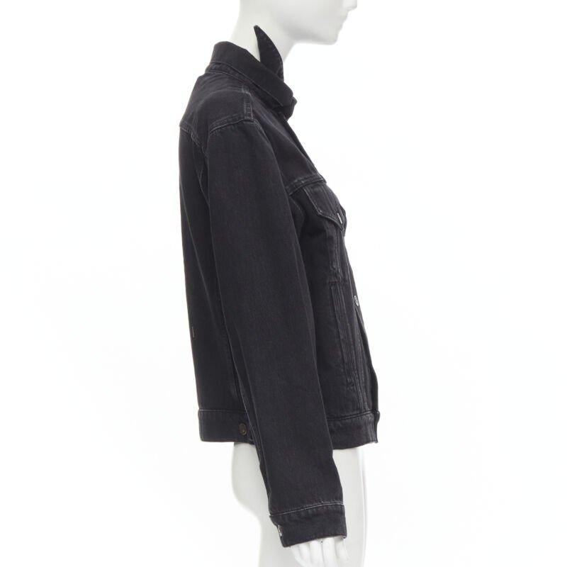 Donna BALENCIAGA 2017 Giacca trucker in denim nero lavato con collo a sciarpa FR34 XS in vendita
