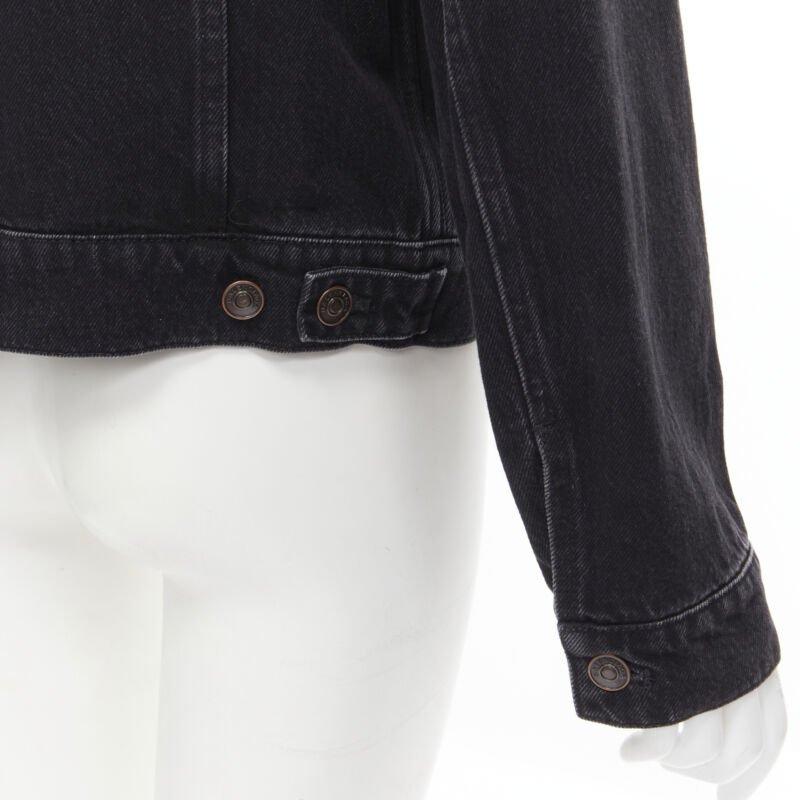 BALENCIAGA 2017 Giacca trucker in denim nero lavato con collo a sciarpa FR34 XS in vendita 4