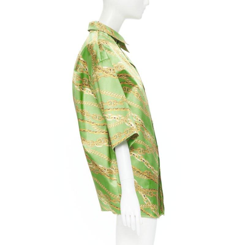 Balenciaga 2018 linea Runway verde stampa catena oro camicia rigida boxy FR34 XS In condizioni ottime in vendita a Hong Kong, NT