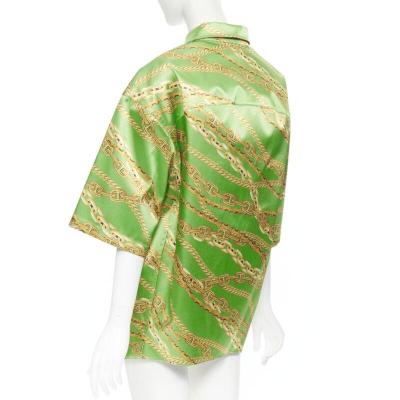 Balenciaga 2018 linea Runway verde stampa catena oro camicia rigida boxy FR34 XS in vendita 1