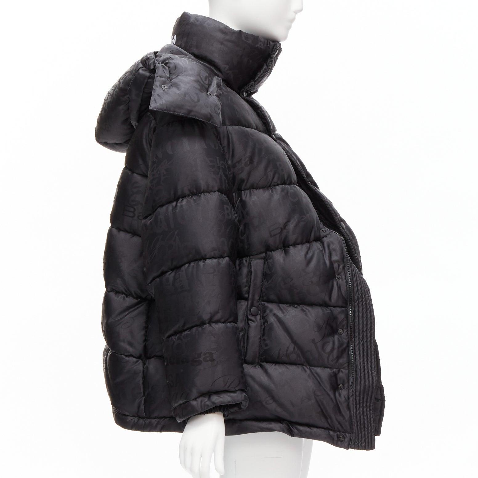 BALENCIAGA 2019 black all logo jacquard Swing hooded quilted puffer coat FR36 S en vente 3