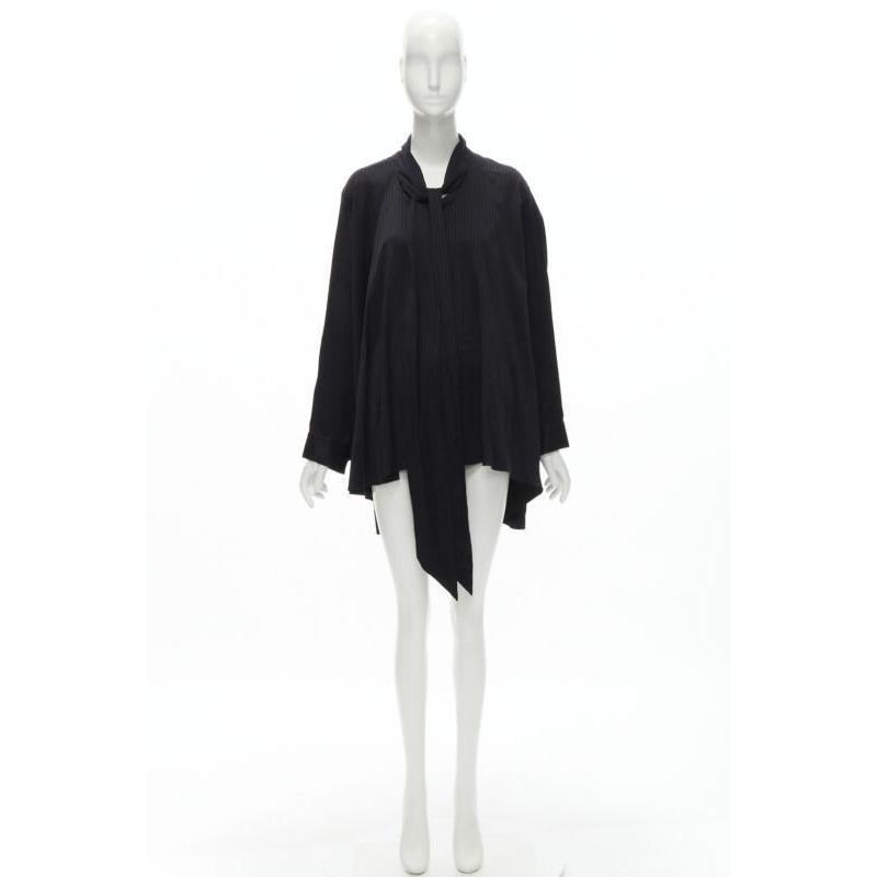 BALENCIAGA 2020 Demna camicia oversize a righe nere con fiocco a cascata FR36 S in vendita 5