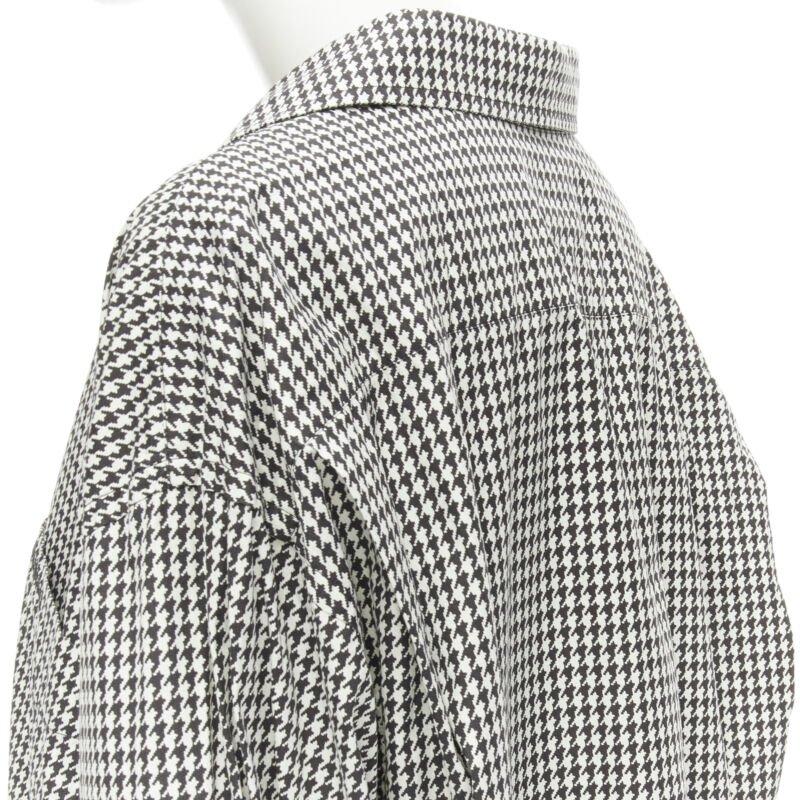 BALENCIAGA 2020 Camicia Swing ricamata con logo pied de poule FR36 XS in vendita 2