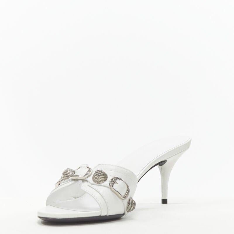 BALENCIAGA 2022 Cagole white leather silver studded mule heel EU39 US9 In Excellent Condition In Hong Kong, NT