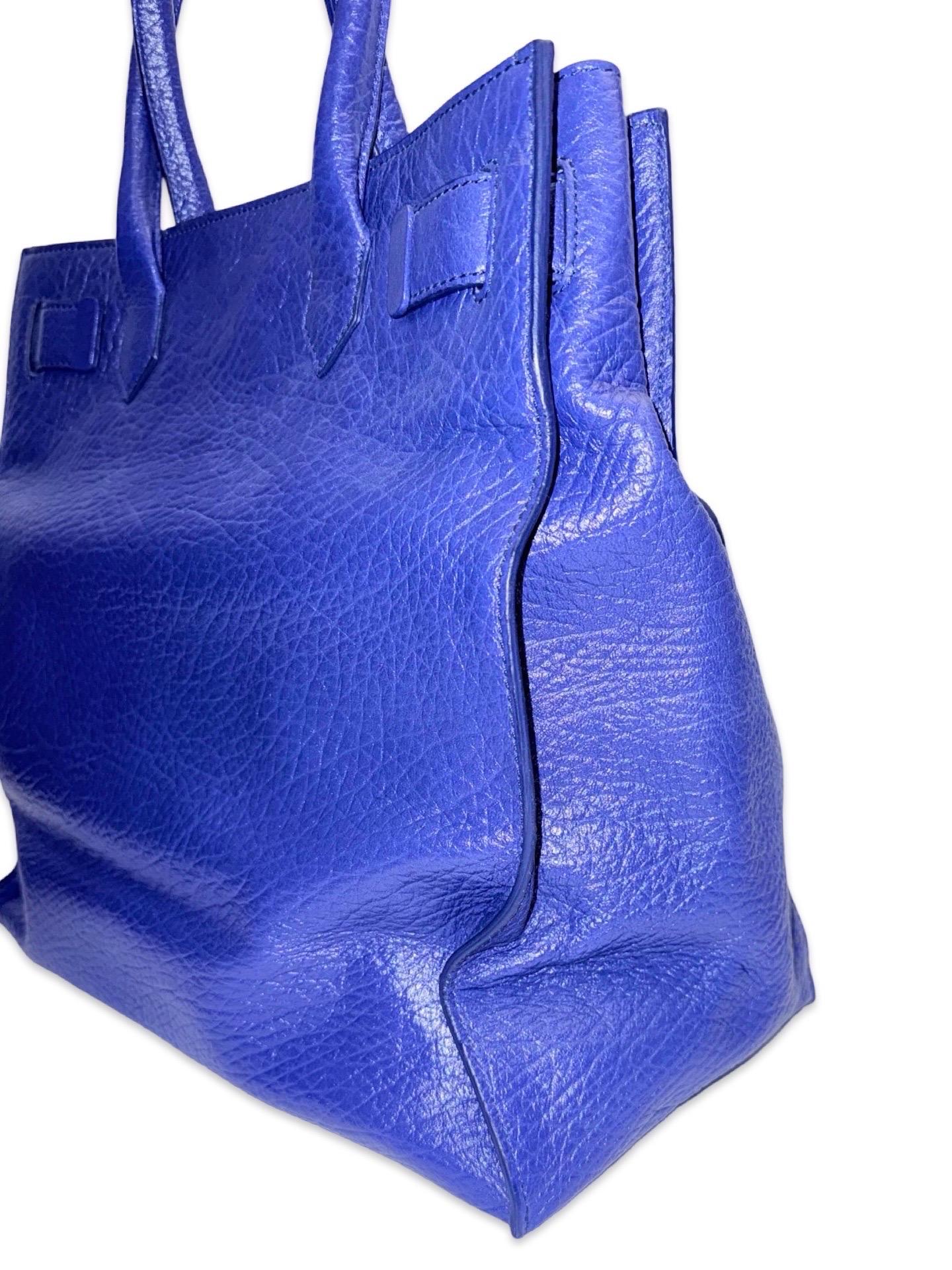 Women's or Men's Balenciaga 33cm blue leather structure handle bag For Sale